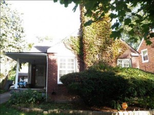 Home at 15114 Piedmont, in photo from Wayne County Treasurer's auction website. Testimony during exam referred to the presence of large bushes which could obstruct view of what went on inside. Both employees testified they were outside the house looking through the doorway when the shooting happened.