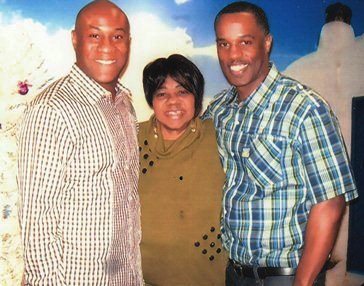 DamionTodd (r) with brother John Meyers and mother Pamela Todd.
