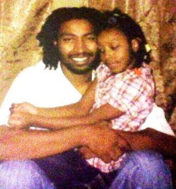 Charles Jones with his only daughter Aiyana Jones before she was killed by Detroit cop.