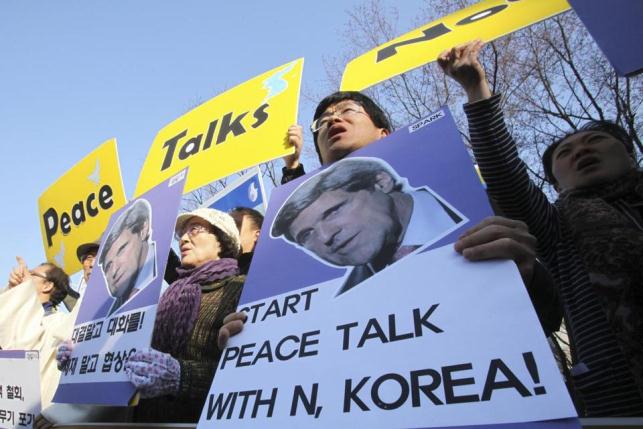 Residents of South Korea call on U.S. Secy. of State John Kerry, who is currently in their country, to start peace talks with North Korea, instead of promoting war.