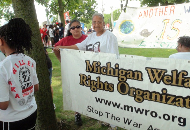 Marian Kramer (center), leader of the Michigan Welfare Rights Organization. Photo by Kenneth Snodgrass
