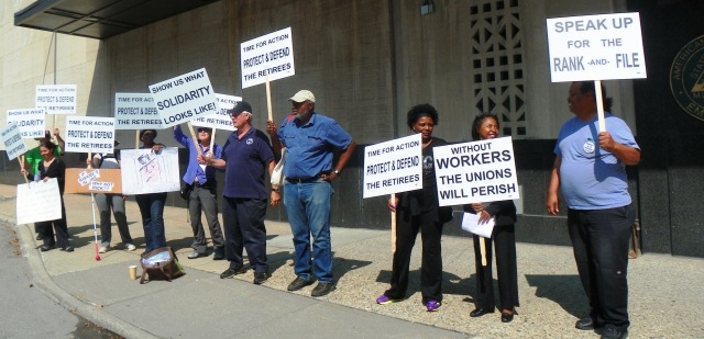 Retirees protest AFSCME's betrayal on bankruptcy eligibility appeal outside Co 25 headquarters in Detroit July 31, 2014.