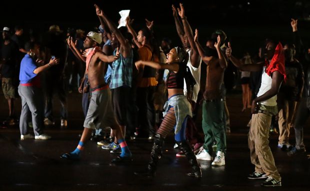 Youth continue protests in Ferguson August 15