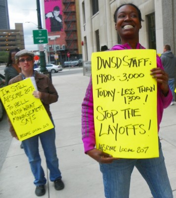DWSD workers picket Detroit Water Board Building Oct. 13, 2015 to denounce unsafe practices for entire 6-county system due to drastic staff reductions, among other issues,