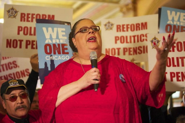 Chicago Teachers Union President rallies municipal workers to stop pension cutbacks.
