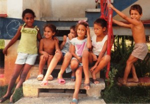 Cuban children in 1991 as workers, on paid leave from their regular jobs, were building their own new apartments at La Guinera. Photo: Diane Bukowski