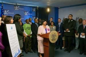 Council Pres. Brenda Jones speaks about DWSD 10-point plan, with Mayor Mike Duggan at far right, and his chief of staff Alexis Wiley at left. 