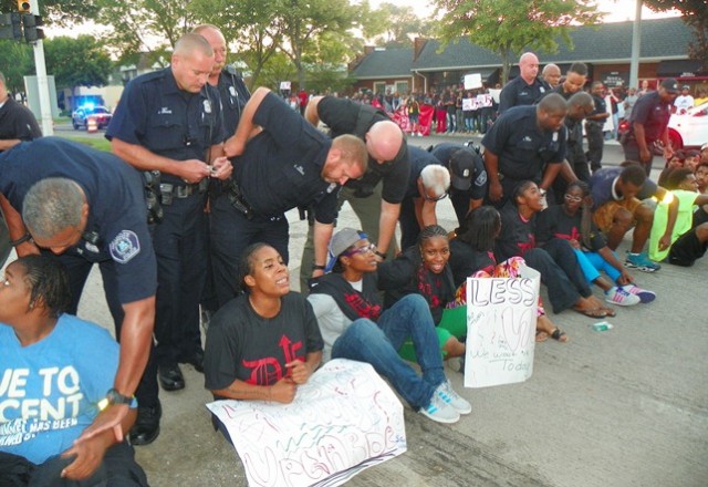Police start arrests at fast food protest in Detroit Sept. 4, 2014.