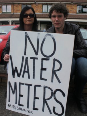 Irish protesters demand that no water meters be installed.