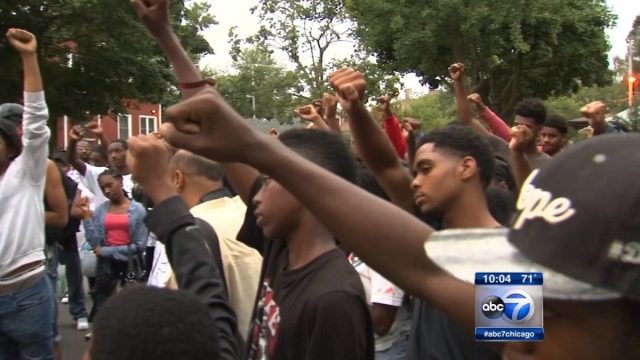 Neighborhood vigil for Paul O'Neal, killed by Chicago cops July 29, 2016.