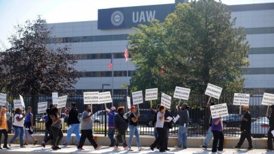 Protesters significantly chose to picket UAW Solidarity House in Detroit over the first contract which they voted down. 
