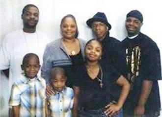 Jacquelyn Porter, (2nd from l) with husband Tommie Staples Sr. at her left, and their children. Detroit police killed Staples Sr. for advocating for children stopped by police in their neighborhood.